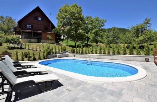 Brod Moravice House | Holiday Home in Gorski Kotar with Pool