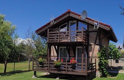 Kolczewo House | Holiday Home in Kolczewo with Lake Access