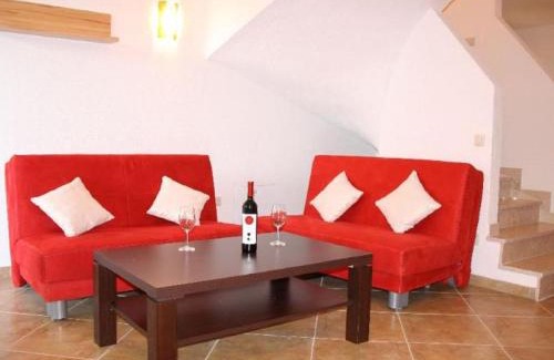 Novigrad House | Holiday Home in Novigrad with Private Pool