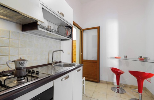 Torre San Giovanni House | Holiday Home 'La Casetta Al Mare' with Wi-Fi and Air Conditioning