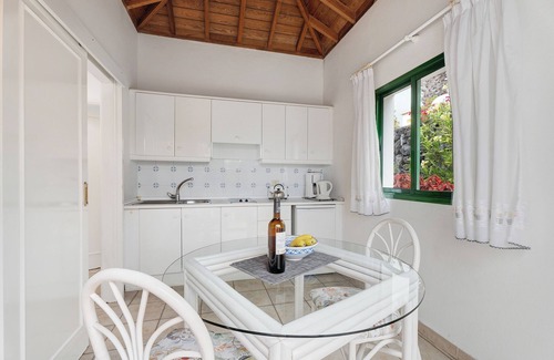 El Paso House | Holiday Home 'La Villa La Palma - 1 Dormitorio' with Sea View, Wi-Fi and Air Conditioning