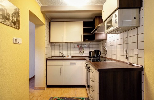 Wesselburen House | Holiday Home 'Lachmöwe' with Private Terrace, Private Garden and Wi-Fi