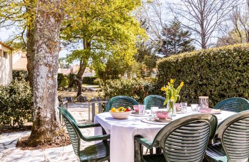 Les Mathes House | Holiday Home Les Maisons de l'Océan-1 by Interhome