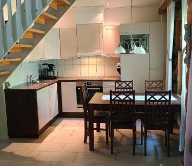 Akaslompolo Apartment | Holiday Home Lumikieppi