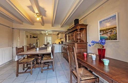 Morgat House | Holiday Home 'Maison 15pers 300m De La Plage' with Private Terrace, Private Garden and Wi-Fi