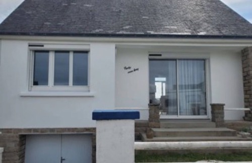 Trevignon House | Holiday Home 'Maison 4 Pers 100m De La Plage' with Sea View, Private Terrace and Wi-Fi