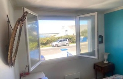 Trevignon House | Holiday Home 'Maison 4 Pers 100m De La Plage' with Sea View, Private Terrace and Wi-Fi