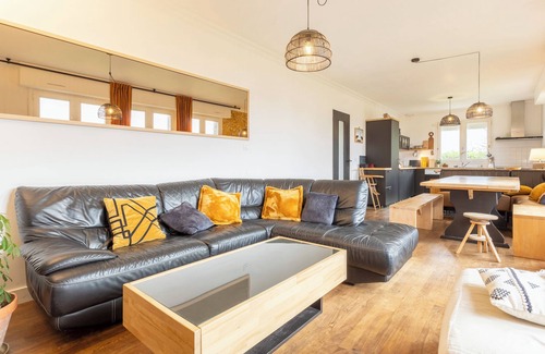 Tregunc House | Holiday Home 'Maison Valérie' with Private Garden and Wi-Fi