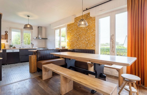 Tregunc House | Holiday Home 'Maison Valérie' with Private Garden and Wi-Fi