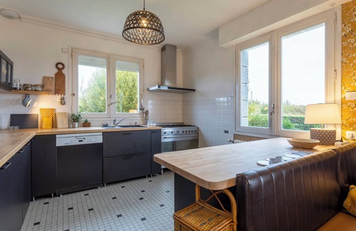 Tregunc House | Holiday Home 'Maison Valérie' with Private Garden and Wi-Fi