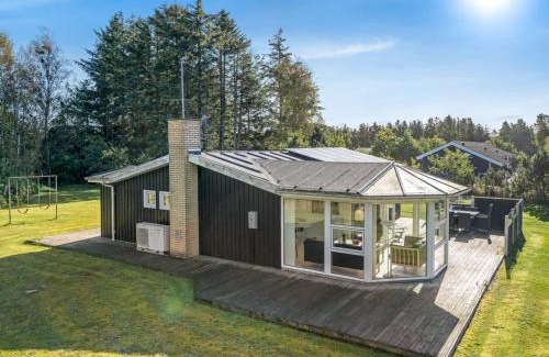 Bratten Strand House | Holiday Home Martina - 500m from the sea by Interhome