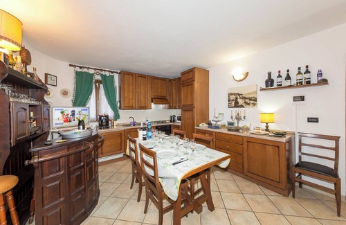 Castelveccana House | Holiday Home Parco Azzurro close to Lake with Pool & Wi-Fi
