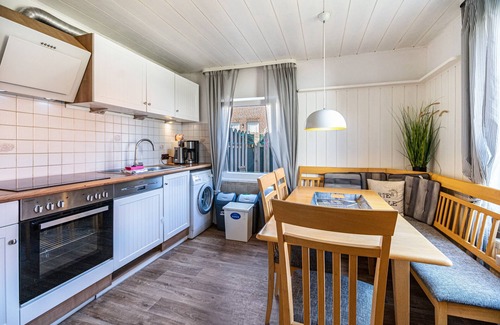 Juist House | Holiday Home 'Seehaus Juist' near the Beach with Sea View, Wi-Fi & Terrace