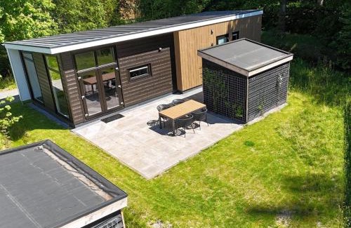 Sint Nicolaasga House | Holiday home surrounded by water and forest