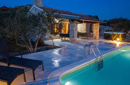 Drage House | Holiday Home Svemir