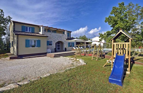 Muzini House | Holiday home with pool and air conditioning