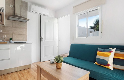Zahora House | Holiday Home 'Zahora Qg' with Mountain View, Wi-Fi and Air Conditioning