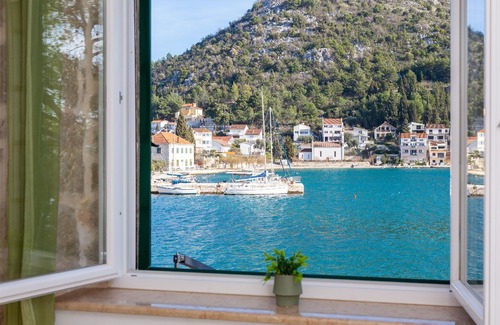 Blace House | Holiday house Blace for 1 - 10 persons with 4 bedrooms - Holiday house