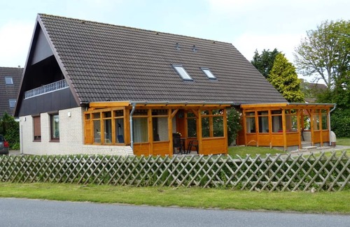 Stinteck Apartment | Holiday house with large garden, terrace, near the beach, pets welcome