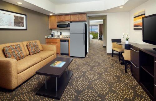 Camelback East Hotel | Holiday Inn and Suites Phoenix Airport North by IHG