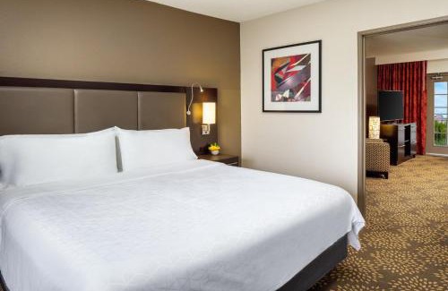 Camelback East Hotel | Holiday Inn and Suites Phoenix Airport North by IHG