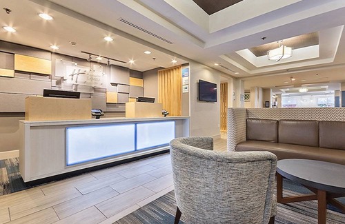 Lake Zurich Hotel | Holiday Inn Express Hotel & Suites, a Lake Zurich-Barrington, an IHG Hotel
