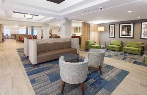 Lake Zurich Hotel | Holiday Inn Express Hotel & Suites, a Lake Zurich-Barrington, an IHG Hotel