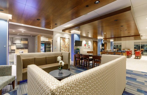 Sturbridge Hotel | Holiday Inn Express & Suites - Sturbridge, an IHG Hotel