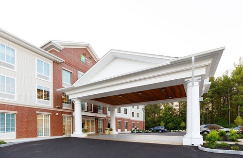 Sturbridge Hotel | Holiday Inn Express & Suites - Sturbridge, an IHG Hotel