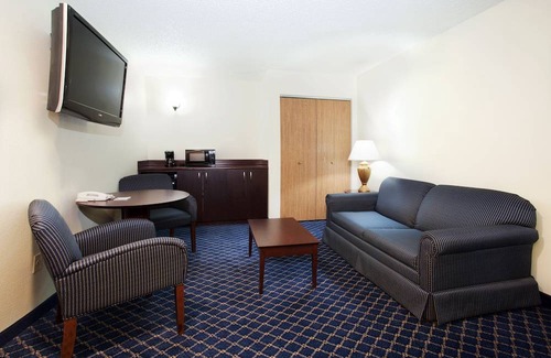 Torrington Hotel | Holiday Inn Express Hotel & Suites Torrington, an IHG Hotel