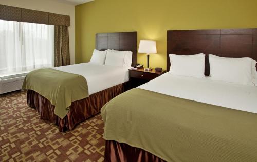 South Kansas City Hotel | Holiday Inn Express Hotel & Suites Kansas City Sports Complex by IHG