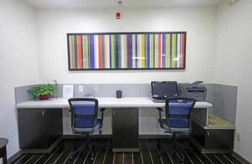 Greensboro Hotel | Holiday Inn Express Hotel & Suites Greensboro-East by IHG