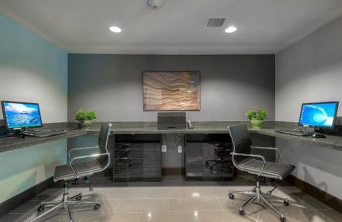 Carlsbad Hotel | Holiday Inn Express Hotel & Suites Carlsbad Beach by IHG