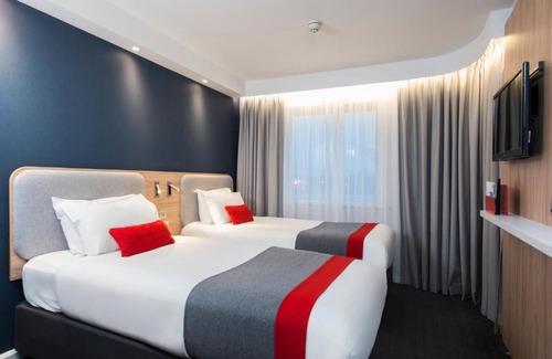 Willen Hotel | Holiday Inn Express Milton Keynes by IHG