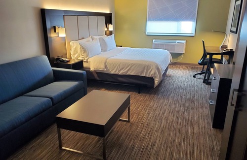 Queens Hotel | Holiday Inn Express Maspeth by IHG