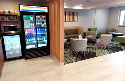 Queens Hotel | Holiday Inn Express Maspeth by IHG