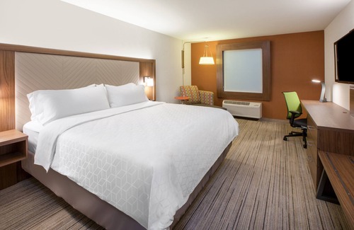 Yorkville Hotel | Holiday Inn Express & Suites Yorkville by IHG
