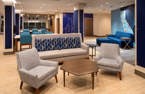 Raisin Hotel | Holiday Inn Express & Suites Fresno Airport by IHG