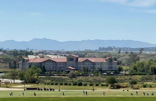 Beaumont Hotel | Holiday Inn Express & Suites Beaumont - Oak Valley by IHG