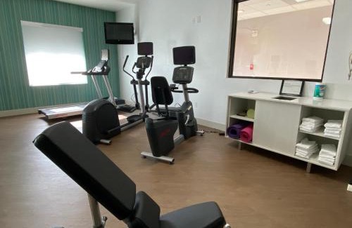 Beaumont Hotel | Holiday Inn Express & Suites Beaumont - Oak Valley by IHG