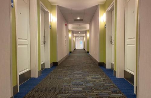 Beaumont Hotel | Holiday Inn Express & Suites Beaumont - Oak Valley by IHG