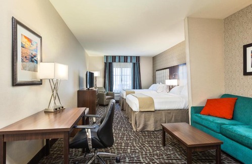 Eureka Hotel | Holiday Inn Express & Suites Eureka by IHG
