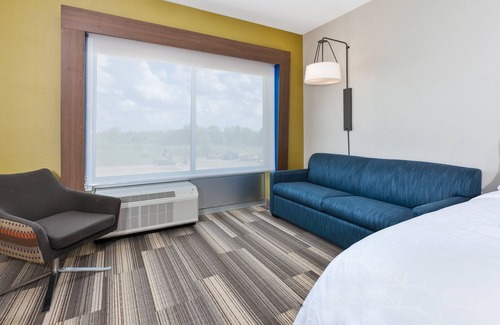 Grand Rapids Hotel | Holiday Inn Express & Suites Grand Rapids Airport - South by IHG