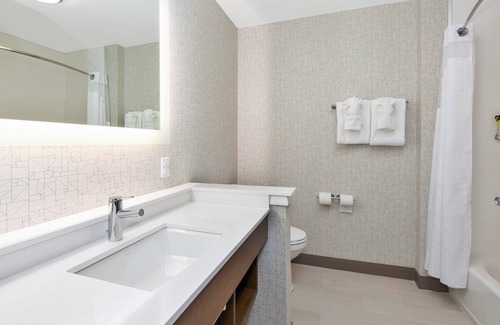 Grand Rapids Hotel | Holiday Inn Express & Suites Grand Rapids Airport - South by IHG