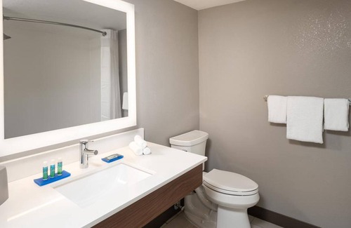 Jacksonville Hotel | Holiday Inn Express & Suites Jacksonville W - I295 and I10 by IHG