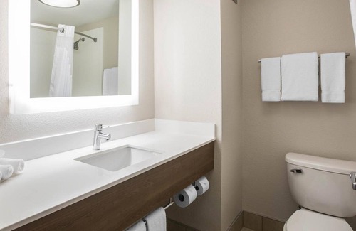 Jacksonville Hotel | Holiday Inn Express & Suites Jacksonville W - I295 and I10 by IHG