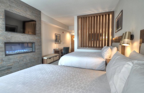 Pigeon Forge Hotel | Holiday Inn & Suites Pigeon Forge Convention Center by IHG