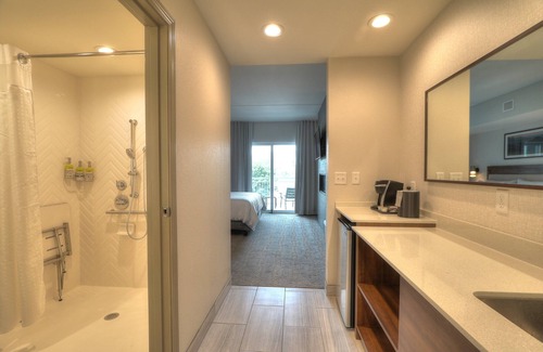 Pigeon Forge Hotel | Holiday Inn & Suites Pigeon Forge Convention Center by IHG