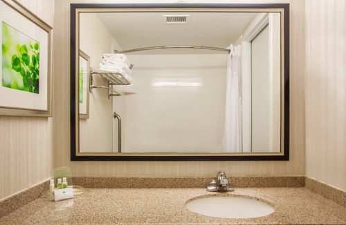 Northeast Mississauga Hotel | Holiday Inn Toronto - Int'l Airport by IHG