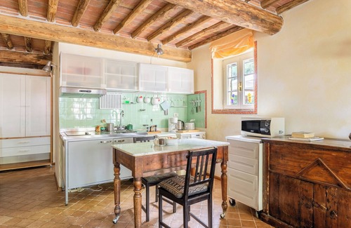 Nozanno Apartment | Holiday Studio 'Abbacca-là Appartamento 2' with Shared Pool and Wi-Fi